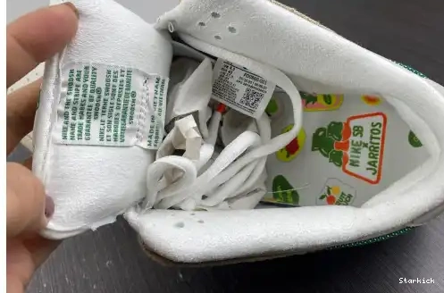 FD0860-001 Dunk SB Low Jarritos Nike 0630